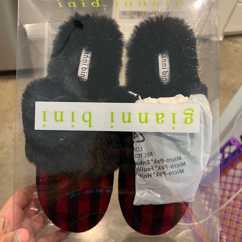 New Gianni Bini Slippers